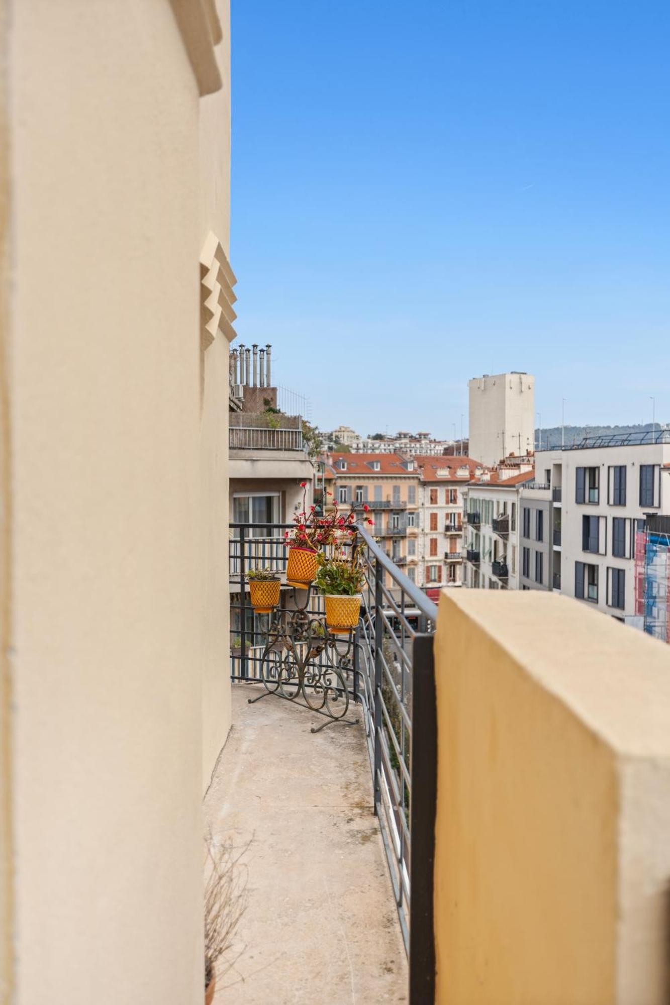 Gare Apartment *
