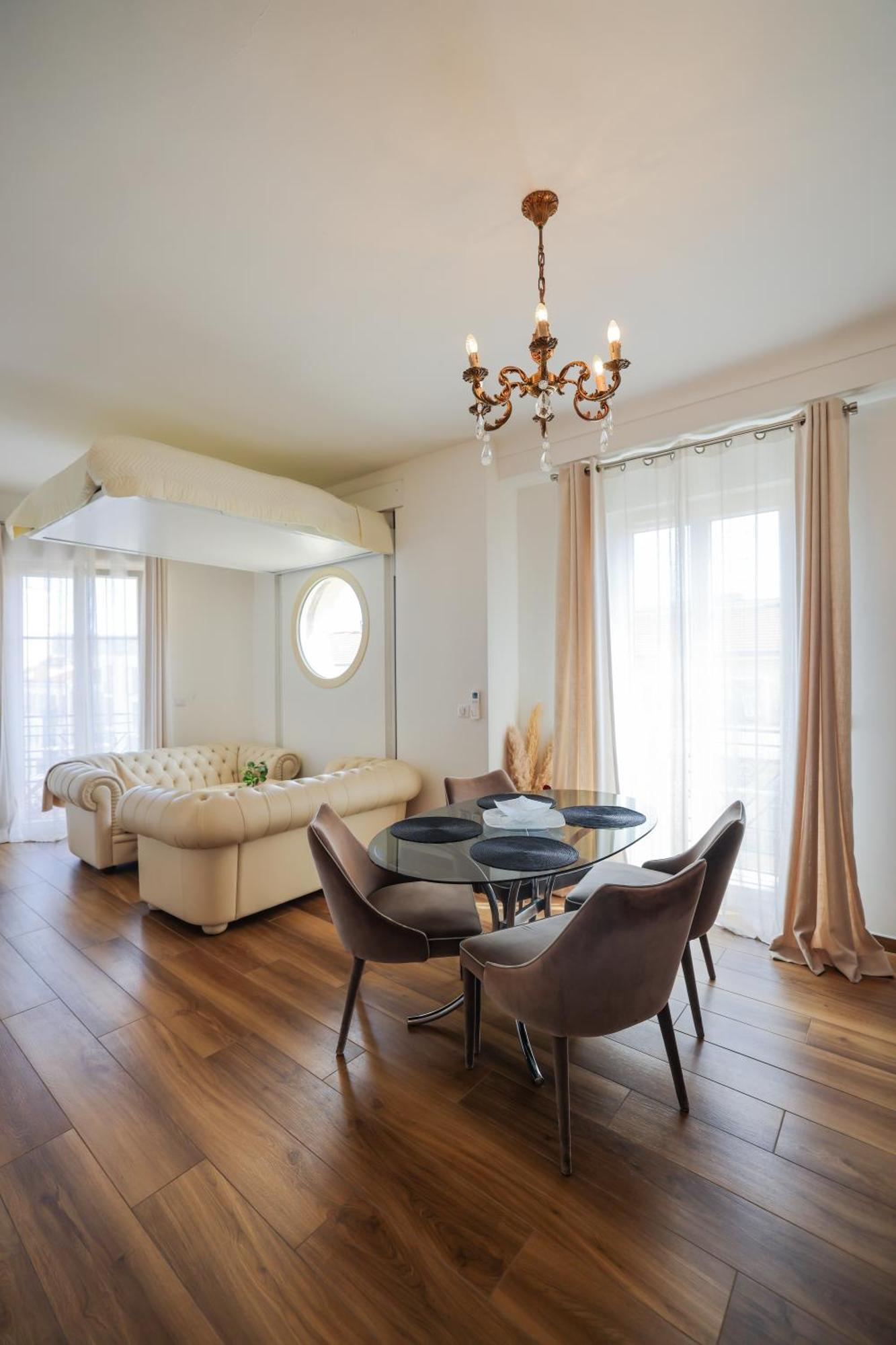 Gare Apartment *